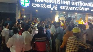  ಆನ್‌ಲೈನ್‌ನಲ್ಲಿ ಮತದಾರರ ಸೆಳೆಯುವ ತಂತ್ರ: ದಾವಣಗೆರೆಯಲ್ಲಿ 59 ಲಾಪ್‌ಟಾಪ್‌ ವಶ
