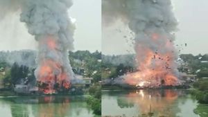 Mysore Fire Accident : ಪಟಾಕಿ ಗೋಡೌನ್‌ನಲ್ಲಿ ಆಕಸ್ಮಿಕ ಬೆಂಕಿ: ಲಕ್ಷಾಂತರ ಮೌಲ್ಯದ ಪಟಾಕಿ ಬೆಂಕಿಗಾಹುತಿ