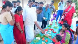 Election 2023: ಮಕ್ಕಳ ಸಂತೆಯಲ್ಲಿ ತರಕಾರಿ ಖರೀದಿಸಿದ ಗುಬ್ಬಿ ಶ್ರೀನಿವಾಸ್‌! 