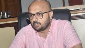 ಧಾರವಾಡ ಜಿಲ್ಲೆಯ ಚುನಾವಣಾ ಕಣದಲ್ಲಿ 92 ಅಭ್ಯರ್ಥಿಗಳು: ಇಲ್ಲಿದೆ ಸಂಪೂರ್ಣ ಮಾಹಿತಿ