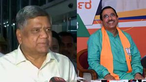  ಶೆಟ್ಟರ್‌ಗೆ ಶಾಕ್ ನೀಡಿದ ಬಿಎಸ್‌ವೈ, ಜೋಶಿ: ಬಿಜೆಪಿ ಸೇರಿದ ಹು-ಧಾ ಪಾಲಿಕೆ ಮಾಜಿ ಮೇಯರ್
