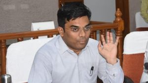 ಚುನಾವಣಾ ಕರ್ತವ್ಯ ಲೋಪ; ಸಿಬ್ಬಂದಿ ಅಮಾನತು ಮಾಡಿದ ಕಲಬುರಗಿ ಡಿಸಿ 