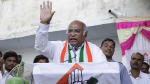 ಮಲ್ಲಿಕಾರ್ಜುನ ಖರ್ಗೆ: ಪ್ರಜಾಪ್ರಭುತ್ವಕ್ಕೆ ಕಾಂಗ್ರೆಸ್‌ ಬುನಾದಿ ಹಾಕಿದ್ದಕ್ಕೇ ಚಹಾ ಮಾರುವವನು ಪ್ರಧಾನಿಯಾಗಿದ್ದು