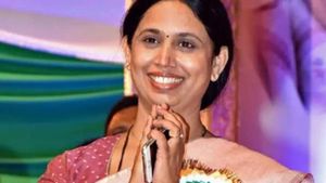 Congress guarantee: ಅತ್ತೆ ಒಪ್ಪಿದಲ್ಲಿ ಮಾತ್ರ ಸೊಸೆಗೆ ಕಾಂಗ್ರೆಸ್‌ ಗ್ಯಾರಂಟಿ ಹಣ:  ಲಕ್ಷ್ಮೀ ಹೆಬ್ಬಾಳ್ಕರ್