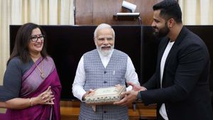 ಮಗನ ಮದುವೆಗೆ ಪ್ರಧಾನಿ ನರೇಂದ್ರ ಮೋದಿಯನ್ನು ಆಹ್ವಾನಿಸಿದ ಸಂಸದೆ ಸುಮಲತಾ ಅಂಬರೀಶ್