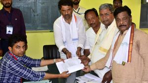 Mysuru Nomination: ಮೈಸೂರು ಜಿಲ್ಲೆಯಾದ್ಯಂತ ಒಂದೇ ದಿನ ನಾಮಪತ್ರ ಸಲ್ಲಿಸಿದ 56 ಅಭ್ಯರ್ಥಿಗಳು 
