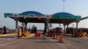 Toll Tax : ಪೂರ್ಣಗೊಳ್ಳದ ಹೆದ್ದಾರಿಗೆ ಮೂರು ಬಾರಿ ಟೋಲ್‌ ದರ ಏರಿಕೆ: ಕರಾವಳಿಯಲ್ಲಿ ತೀವ್ರ ವಿರೋಧ