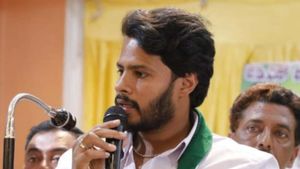  ಅನಿತಾ ಕುಮಾರಸ್ವಾಮಿ ಚುನಾವಣೆಯಿಂದ ದೂರ ಸರಿದಿದ್ದಾರೆ, ಸುಖಾಸುಮ್ಮನೆ ಅವರ ಹೆಸರು ತರಬೇಡಿ: ನಿಖಿಲ್ ಹೀಗೆ ಹೇಳಿದ್ದು ಯಾರಿಗೆ?