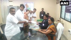  Nikhil Kumaraswamy File Nomination: ರಾಮನಗರ ಜೆಡಿಎಸ್‌ ಅಭ್ಯರ್ಥಿಯಾಗಿ ನಾಮಪತ್ರ ಸಲ್ಲಿಸಿದ ನಿಖಿಲ್‌ ಕುಮಾರಸ್ವಾಮಿ