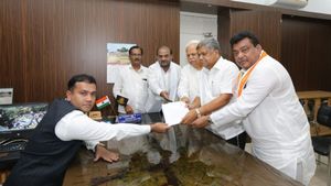 Dharwad Nomination: ಧಾರವಾಡ ಜಿಲ್ಲೆಯಾದ್ಯಂತ ಒಂದೇ ದಿನ ನಾಮಪತ್ರ ಸಲ್ಲಿಸಿದ 47 ಅಭ್ಯರ್ಥಿಗಳು