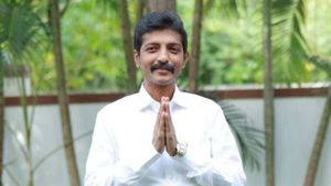 ಟಿಕೆಟ್‌ ನೀಡದ ಕಾಂಗ್ರೆಸ್‌ ವಿರುದ್ಧ ರಘು ಆಚಾರ್‌ ಬಂಡಾಯ: ಜೆಡಿಎಸ್‌ ಸೇರ್ತಾರಾ ಮಾಜಿ ಎಂಎಲ್‌ಸಿ?