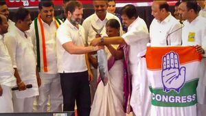 ಉಡುಪಿ: ರಾಹುಲ್ ಗಾಂಧಿಗೆ  ಅಂಜಲ್ ಮೀನು ಗಿಫ್ಟ್‌ ನೀಡಿದ ಮಹಿಳೆ