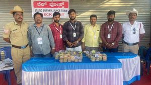  ದಾವಣಗೆರೆ ಚೆಕ್‌ಪೋಸ್ಟ್‌ನಲ್ಲಿ ಭರ್ಜರಿ ಕಾರ್ಯಾಚರಣೆ: 32 ಲಕ್ಷ ರೂಪಾಯಿ ವಶ
