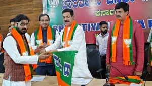 ಜೆಡಿಎಸ್‌ ಬಿಟ್ಟು ಶಶಿಭೂಷಣ ಹೆಗಡೆ ಬಿಜೆಪಿ ಸೇರ್ಪಡೆ 