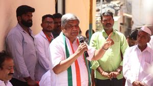 ಸವದಿ, ಸಂತೋಷ್‌ ಪಕ್ಷ ತೊರೆದಿದ್ದರೂ, ಅಪರಾಧ ಮಾಡಿದವನಂತೆ ಎಲ್ಲಾ ನನ್ನ ಮೇಲೆ ಮುಗಿಬಿದ್ದಿದ್ದಾರೆ-ಶೆಟ್ಟರ್‌