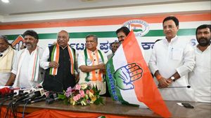  Siddaramaiah Welcomed Jagadish Shettar: ನಿಮ್ಮ ಸ್ವಾಭಿಮಾನ ಧಕ್ಕೆ ತರುವ ರೀತಿ ನಾವು ನಡೆದುಕೊಳ್ಳಲ್ಲ: ಸಿದ್ದರಾಮಯ್ಯ