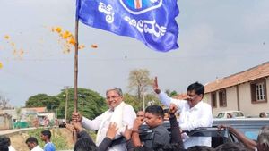 ಸಿದ್ದರಾಮನಹುಂಡಿಯಿಂದ ನಾಮಪತ್ರ ಸಲ್ಲಿಸಲು ಹೊರಟ ಸಿದ್ದರಾಮಯ್ಯ 