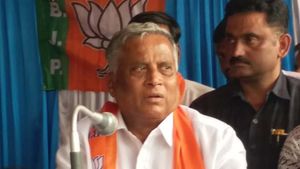  ನನ್ನನ್ನು ಬರಿಗೈಯಲ್ಲಿ ಕಳುಹಿಸಬೇಡಿ, ಕಳುಹಿಸಿದರೆ ನಿಮಗೇ ಲಾಸ್‌: ಚಾಮರಾಜನಗರದಲ್ಲಿ ಮತದಾರರಿಗೆ ಸೋಮಣ್ಣ ಮನವಿ