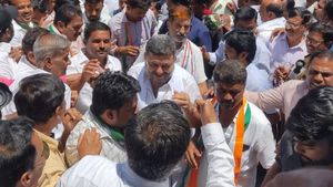 ದಾವಣಗೆರೆ ದಕ್ಷಿಣದಲ್ಲಿ ಶಾಮನೂರು ಶಿವಶಂಕರಪ್ಪ, ಉತ್ತರದಲ್ಲಿ ಮಗ ಎಸ್‌.ಎಸ್‌.ಮಲ್ಲಿಕಾರ್ಜುನ್‌ ಅಬ್ಬರದ ಪ್ರಚಾರ