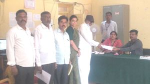 Vatal Nagaraj Nomination: ವಾಟಾಳ್‌ ನಾಗರಾಜ್‌ ನಾಮಪತ್ರ ಸಲ್ಲಿಕೆ: ಕನ್ನಡ ಪರ ಹೋರಾಟಗಾರನ ಒಟ್ಟು ಆಸ್ತಿ ಎಷ್ಟು?