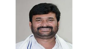  ಧಾರವಾಡ ಪ್ರವೇಶ ಅನುಮತಿಗೂ ಮುನ್ನವೇ ವಿನಯ್ ಕುಲಕರ್ಣಿಗೆ ಕಾಂಗ್ರೆಸ್‌ ಟಿಕೆಟ್‌