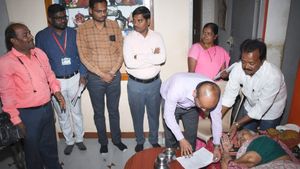 ಕರ್ನಾಟಕ ಚುನಾವಣೆ; ಮನೆಯಿಂದಲೇ ಮತದಾನ ಪ್ರಕ್ರಿಯೆ ಹೇಗೆ?