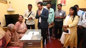 ವಿನೂತನ ಮತದಾನಕ್ಕೆ ಸಾಕ್ಷಿಯಾದ ವಿಧಾನಸಭಾ ಚುನಾವಣೆ: ಹಿರಿಯ ನಾಗರಿಕರಿಗೆ ಮನೆಯಿಂದಲೇ ಮತದಾನ
