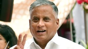 ಪ್ರತಿಸ್ಪರ್ಧಿಗೆ ಆಮಿಷ ಒಡ್ಡಿದ ಆರೋಪ; ಸೂಕ್ತ ತನಿಖೆಗೆ ಆದೇಶಿಸಿದ ಮುಖ್ಯ ಚುನಾವಣಾಧಿಕಾರಿ