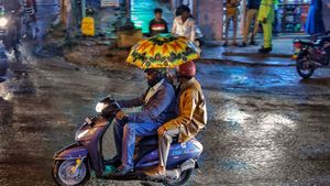 Weather Update: ತಮಿಳುನಾಡಿಗೆ ಸೈಕ್ಲೋನ್, ಭಾರೀ ಮಳೆ ಸಾಧ್ಯತೆ: 11 ಜಿಲ್ಲೆಗಳಿಗೆ Yellow Alert- ಕರ್ನಾಟಕ ಮೇಲೆ ಪರಿಣಾಮ?