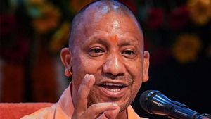 Yogi Adityanath: ಸಕ್ಕರೆನಾಡು ಮಂಡ್ಯಕ್ಕೆ ಯುಪಿ ಸಿಎಂ ಯೋಗಿ ಆದಿತ್ಯನಾಥ್‌ ಆಗಮನ 