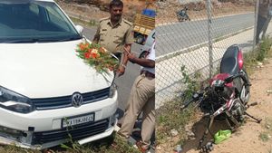 Bengaluru-Mysuru Expressway: ಜಯಪುರ ಗೇಟ್ ಬಳಿ ಭೀಕರ ರಸ್ತೆ ಅಪಘಾತ, ಬೈಕ್‌ನಲ್ಲಿ ತೆರಳುತ್ತಿದ್ದ ಇಬ್ಬರು ಸಾವು