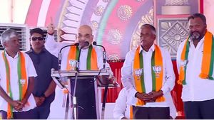 Amit Shah In Varuna: ಸೋಮಣ್ಣ ಗೆಲ್ಲಿಸಿ, ದೊಡ್ಡ ವ್ಯಕ್ತಿಯಾಗಿ ಮಾಡುತ್ತೇವೆ: ಸಿಎಂ ಆಫರ್ ನೀಡಿದ್ರಾ ಅಮಿತ್ ಶಾ?