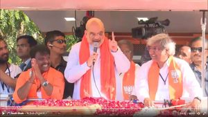  Amit Shah: ಲಿಂಗಾಯತ, ಒಕ್ಕಲಿಗರಿಗೆ ನೀಡಿರುವ ಮೀಸಲಾತಿ ತೆಗೆದುಹಾಕ್ತೀರಾ?; ಕಾಂಗ್ರೆಸ್‌ಗೆ ಸವಾಲೆಸೆದ ಅಮಿತ್ ಶಾ
