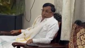 ಚಿಕ್ಕಮಗಳೂರು: ಕಾಂಗ್ರೆಸ್‌ ಅಭ್ಯರ್ಥಿ ಪರ ಜೆಡಿಎಸ್ ಎಲ್‌ಎಲ್‌ಸಿ ಭೋಜೇಗೌಡ ಬಹಿರಂಗ ಮತಯಾಚನೆ