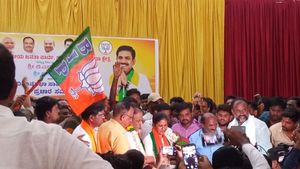  Karnataka election 2023: ಚಿತ್ರದುರ್ಗದಲ್ಲಿ  ಬಿಜೆಪಿ ಸೇರ್ಪಡೆಯಾದ ಸೌಭಾಗ್ಯ ಬಸವರಾಜನ್