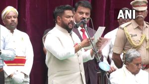  B Nagendra Profile: ಮಾಜಿ ಸಚಿವ ಶ್ರೀರಾಮುಲು ವಿರುದ್ಧ ಗೆದ್ದ ನಾಗೇಂದ್ರ ಅವರಿಗೆ ಸಿಕ್ಕಿತು ಸಚಿವ ಸ್ಥಾನ