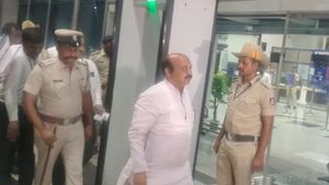  ಶಿಗ್ಗಾಂವಿಯಿಂದ ಕುಟುಂಬ ಸಮೇತ ಬೆಂಗಳೂರಿಗೆ ಹಾರಿದ ಸಿಎಂ ಬಸವರಾಜ ಬೊಮ್ಮಾಯಿ