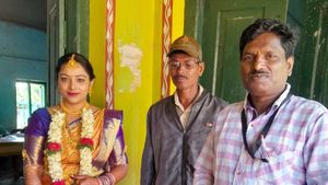 ಹಸೆಮಣೆ ಏರುವ ಮುನ್ನ ಚಿಕ್ಕಮಗಳೂರಿನಲ್ಲಿ ಮತಚಲಾಯಿಸಿ ಮದುಮಗಳು