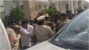 ಡಾ. ಬಿ.ಆರ್‌ ಅಂಬೇಡ್ಕರ್ ನಿಂದನೆ ಆರೋಪ: ಸಿಮ್ಸ್ ಡೀನ್ ಮುಖಕ್ಕೆ ಮಸಿ, ಕಾರು ಜಖಂ