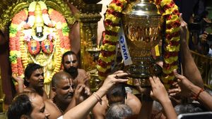  IPL Trophy: ತಿರುಪತಿ ತಿರುಮಲ ದೇವಸ್ಥಾನಕ್ಕೆ ಐಪಿಎಲ್ ಟ್ರೋಫಿಯನ್ನು ಕೊಂಡೊಯ್ದ ಸಿಎಸ್‌ಕೆ