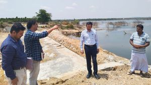 ದಾವಣಗೆರೆ; ಮಳೆಗಾಲಕ್ಕೂ ಮುನ್ನ ಕೊಡಗನೂರು ಕೆರೆ ಏರಿ ವೀಕ್ಷಿಸಿದ ಡಿಸಿ 