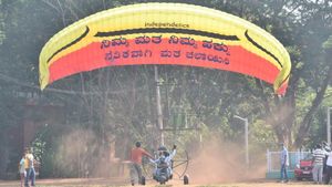 ಧಾರವಾಡ; ಆಗಸದಲ್ಲಿ ಮೂಡಿತು ಮತದಾನ ಮಾಡಿ ಎಂಬ ಸಂದೇಶ 