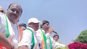 ಡಿಕೆ ಶಿವಕುಮಾರ್ ಪರ ಮತ ಕೇಳುವಾಗ ಕಣ್ಣೀರು ಹಾಕಿದ ಡಿಕೆ ಸುರೇಶ್ ಹೇಳಿದ್ದೇನು? 