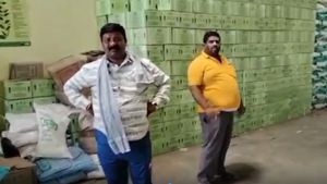 ಹಾಸನ: 2,000 ರೂ. ಏಕೆ ತೆಗೆದುಕೊಳ್ತಿಲ್ಲ ಎಂದಿದ್ದಕ್ಕೆ ರೈತನ ಮೇಲೆ ಹಲ್ಲೆಗೆ ಮುಂದಾದ ರಸಗೊಬ್ಬರ ಅಂಗಡಿ ಕ್ಯಾಷಿಯರ್