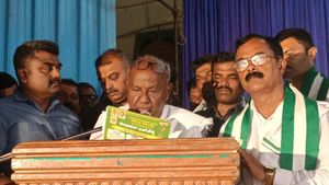 ರಾಷ್ಟ್ರೀಯ ಪಕ್ಷವನ್ನು ತೊಲಗಿಸಿ ಪ್ರಾದೇಶಿಕ ಪಕ್ಷವನ್ನು ಅಧಿಕಾರಕ್ಕೆ ತರಬೇಕು-ಎಚ್‌.ಡಿ ದೇವೇಗೌಡ
