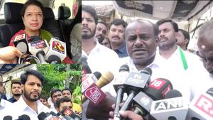 ಈ ಚುನಾವಣೆ ಹಣದಿಂದ ನಡೆಯುತ್ತಿದೆ: ಎಚ್‌.ಡಿ.ಕುಮಾರಸ್ವಾಮಿ ಕುಟುಂಬದಿಂದ ಆರೋಪ