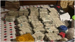  IT Raid: ಮೈಸೂರು, ಬೆಂಗಳೂರಿನಲ್ಲಿ 20 ಕೋಟಿ ರುಪಾಯಿ ನಗದು, 5 ಕೋಟಿ ಮೌಲ್ಯದ ಚಿನ್ನ ವಶಕ್ಕೆ