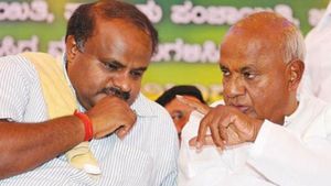 ಮಂಡ್ಯ ಭದ್ರ ಕೋಟೆಯಲ್ಲಿ ಜೆಡಿಎಸ್ ಛಿದ್ರ ಛಿದ್ರ; ಮನ್ ಮುಲ್ ಅಧಿಕಾರ ತಪ್ಪುವ ಆತಂಕದಲ್ಲಿ ದಳಪತಿ?