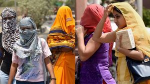  Karnataka Weather: ಅಬ್ಬಬ್ಬಾ.. ಇನ್ನು ಶುರುವಾಯ್ತು ಬಿಸಿಲ ಧಗೆ, ಜಿಲ್ಲಾವಾರು ಇಂದು ದಾಖಲಾಗುವ ತಾಪಮಾನದ ವಿವರ - ಮಾಹಿತಿ