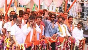  Kichcha Sudeep in Raichur: 'ಚಿನ್ನ'ದ ನಾಡಿನಲ್ಲಿ 'ರನ್ನ'ನ ಭರ್ಜರಿ ಮತಬೇಟೆ